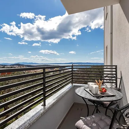 Lara - With Terrace Apartment Makarska